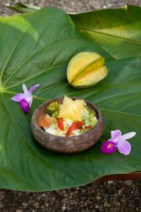 a bowl of food sitting on a green leaf at Hotel Pijibá Lodge in Nuquí