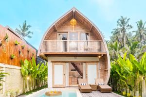 a sustainable house with a round window and a balcony at Misane Serenity in Gianyar
