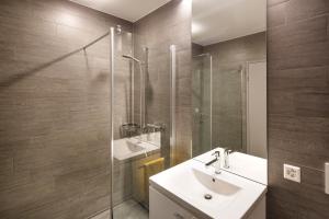 Phòng tắm tại Aparthotel-aarau-WEST Swiss Quality