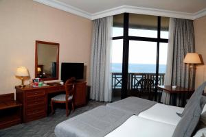 Voodi või voodid majutusasutuse Bayview Hotel Beirut toas