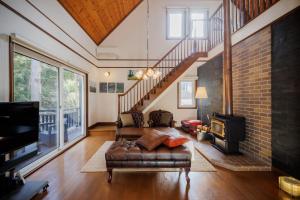 a living room with a couch and a fireplace at Villa Qualite ヴィラカリテ in Zao