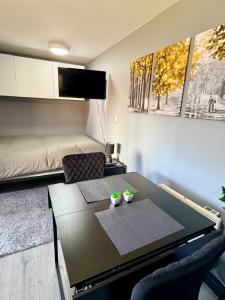 a small room with a table and a bed at Leatherhead Studios by WorkStay in Leatherhead