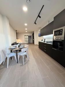 a kitchen and dining room with a table and chairs at Apartamentos Nuevos en Valencia in Valencia +38 photos