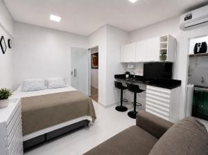 a bedroom with a bed and a desk and a couch at Studio no Centro com Wi-Fi in Manaus