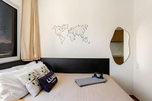a bedroom with a bed with a laptop on it at Studio Luar 611: Executivo Premium - SmartPituba in Salvador