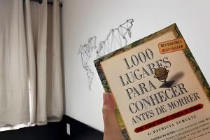 a person holding up a book at Studio Luar 611: Executivo Premium - SmartPituba in Salvador