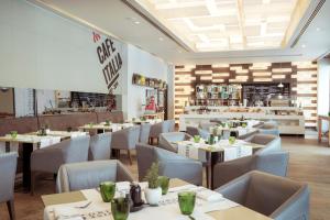 The Abdali Boulevard Hotel餐厅或其他用餐的地方