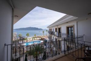 a balcony with a view of the ocean at Pasa Garden Beach in Marmaris