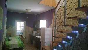 Кухня или кухненски бокс в Apartament Tola