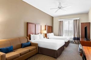 Llit o llits en una habitació de Comfort Inn & Suites Grenada 62 fotos més