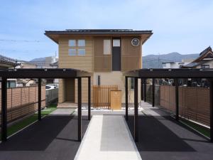 a view of a house from the driveway at マークヴィラ松本 in Matsumoto
