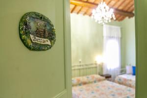 a room with two beds and a plate on the wall at Ca'trecamini in Ca Dolfin