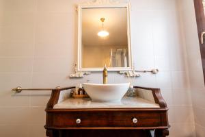a bathroom with a sink and a mirror at Ca'trecamini in Ca Dolfin +11 photos