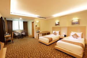 A bed or beds in a room at Hotel Patliputra Continental