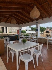 a white table and chairs on a patio at Villa Stefania Dream in Érfoi