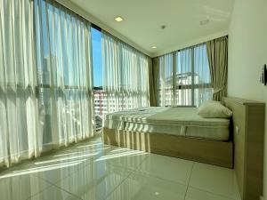 a bedroom with a bed and a large window at DOR ApartHotel in Chişinău