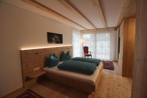 A bed or beds in a room at Apartments Im Winkl