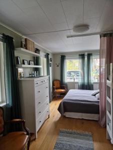a bedroom with a bed and a dresser at Skärgårdsidyll på Björkö med gångavstånd till havet in Skarvik