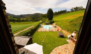 a view of a yard with a swimming pool in a field at El Cuelebre in Arancedo