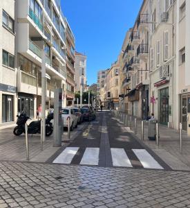 an empty city street with cars parked on the street at Paula suite avec terrasse-Croisette, Plage Festival Palais in Cannes