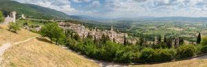 an aerial view of a town in the mountains at Appartamento Quintavalle - Centro Assisi in Assisi