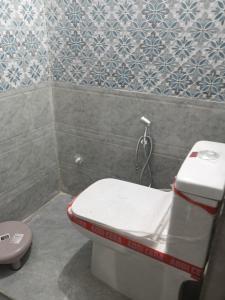 a bathroom with a toilet and a shower in it at Hotel Shree Sanwaliya INN in Ayodhya