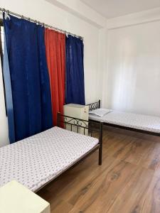 a room with two bunk beds and a curtain at Nasa in Panchanai