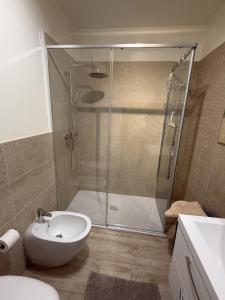 a bathroom with a shower and a toilet and a sink at Amadeus Apartment: a due passi dal Duomo in Treviso +6 photos