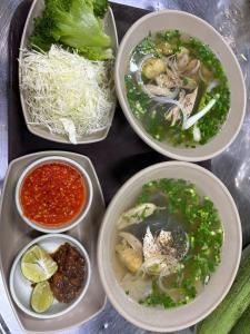 a group of bowls of food on a table at Lang Omm in Tang Klang