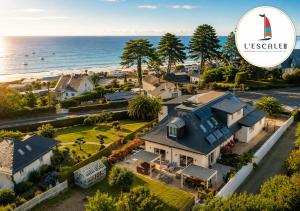 an aerial view of a house with the ocean in the background at L'Escale Evel Er Gêr in Locquirec