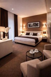 Un pat sau paturi într-o cameră la Stelle Hotel The Businest