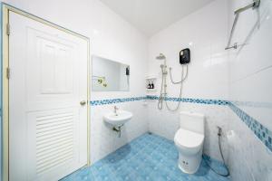 a bathroom with a toilet and a sink at Nan's 2 Bedroom House in Krabi +62 photos