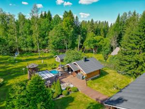 an overhead view of a home with a large backyard at Villa Veneskoski in Veneskoski