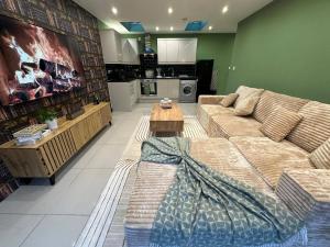 a living room with a couch and a table at Stylish 2 Bed Flat Parking Sutton Coldfield in Birmingham +8 photos