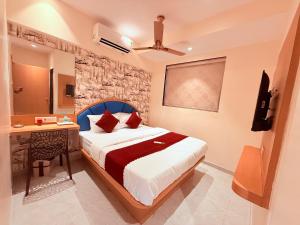 a bedroom with a bed and a desk in a room at Hotel Radhe Residency Taloja MIDC - Only accomodate Indian citizens in Panvel