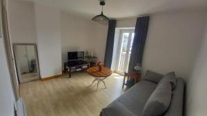 a living room with a couch and a table at Chambre d'hôtes Saumur-Champigny 2 personnes in Montreuil-Bellay