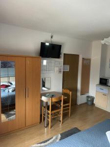 a room with a table and a kitchen with a bed at Guest House Ana in Zadar
