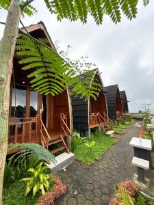 a row of huts in a resort with a pathway at Pondok Kebun Sayur in Bedugul