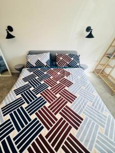 a bedroom with a bed with a colorful comforter at Ansari House in Dummer