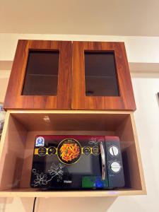 a box filled with food in a kitchen at Studio apartment in Siroli