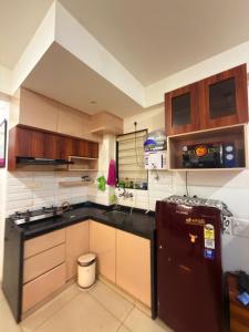 a kitchen with a black counter and a refrigerator at Studio apartment in Siroli