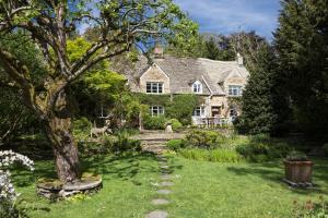 a house with a tree in the yard at Top Cottage, Oddington in Adlestrop