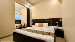 a bedroom with a large bed in a room at Hotel New Sunder in Indore