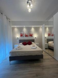 a bedroom with a large bed and a mirror at Casa Ezio beach&relax in Chioggia