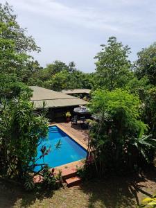 Luftaufnahme eines Resorts mit Swimmingpool in der Unterkunft Hotel Jasy in Puerto Iguazú