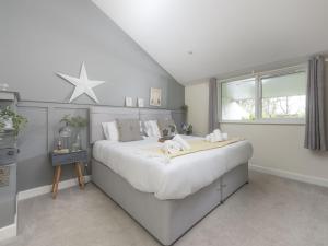 a bedroom with a large bed and a window at Little Dunley Cottages - Hazel in Bovey Tracey