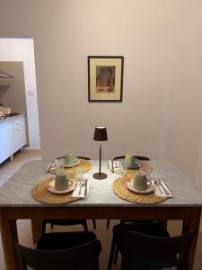 a table with two chairs and a table with cups and plates at A CA' da 8 e Jacky in Casalecchio di Reno +16 photos