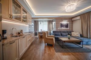 a kitchen and living room with a couch and a table at Rezydencja Sienkiewicza in Zakopane