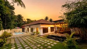 a house with a swimming pool in the yard at Abbi Holiday Entire Private Villa with Swimming Pool - jaffna town in Jaffna