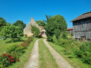 Chambres d'Hôtes L'Oustralac tesisinin dışında bir bahçe +11 fotoğraf
